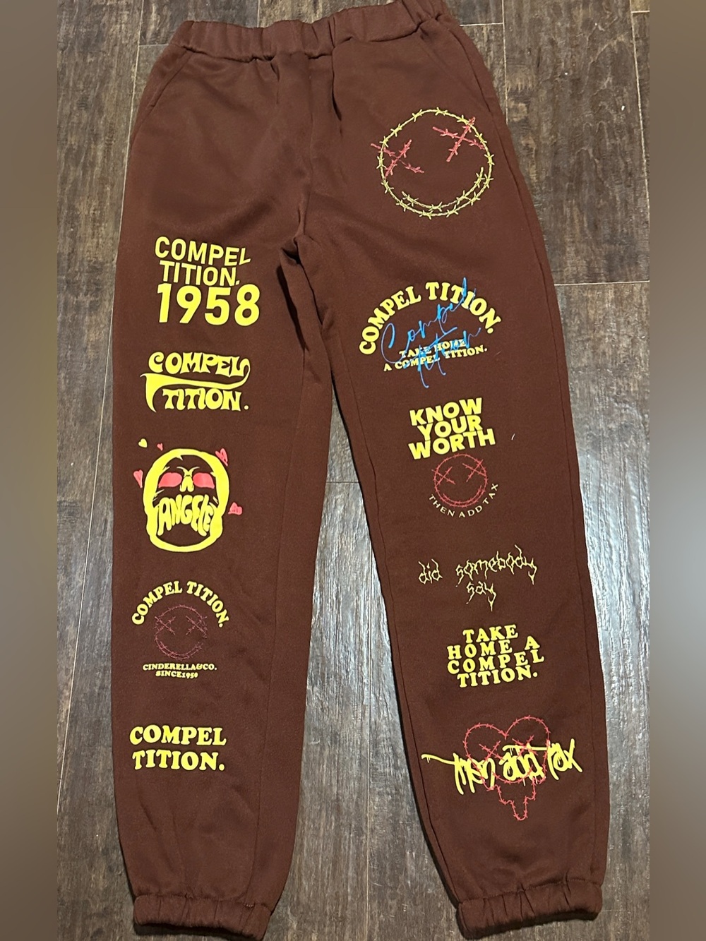 Sticker Bomb Graphic Barbed Smiley Streetwear Cinderella & Co Sweatpants Brown M